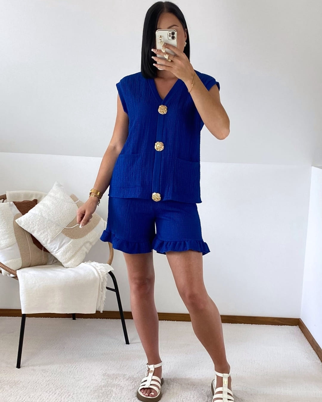 Ensemble: top à boutons dorés et short