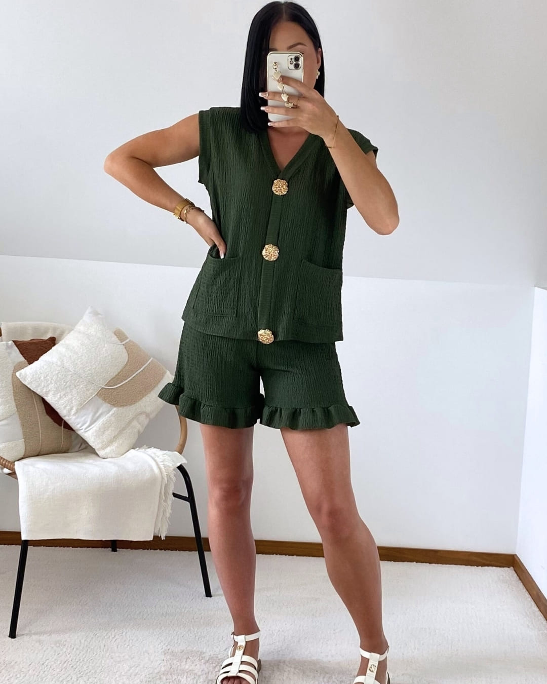 Ensemble: top à boutons dorés et short