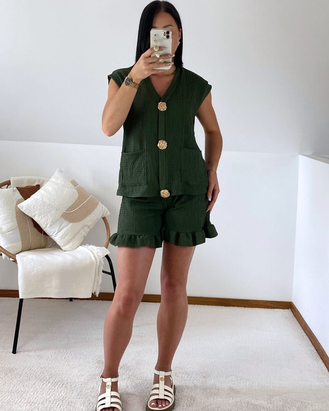 Ensemble: top à boutons dorés et short