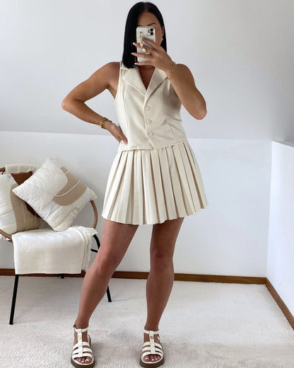 Ensemble: gilet et jupe-short