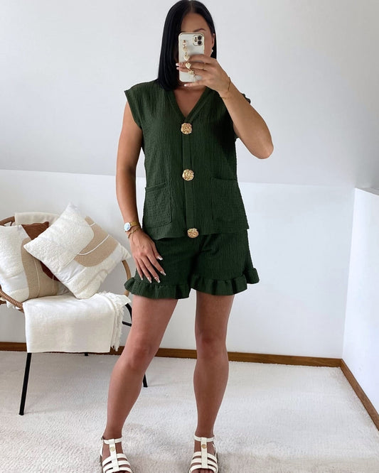 Ensemble: top à boutons dorés et short