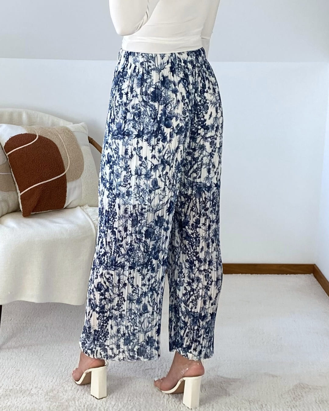 Floral flowing pleated pants