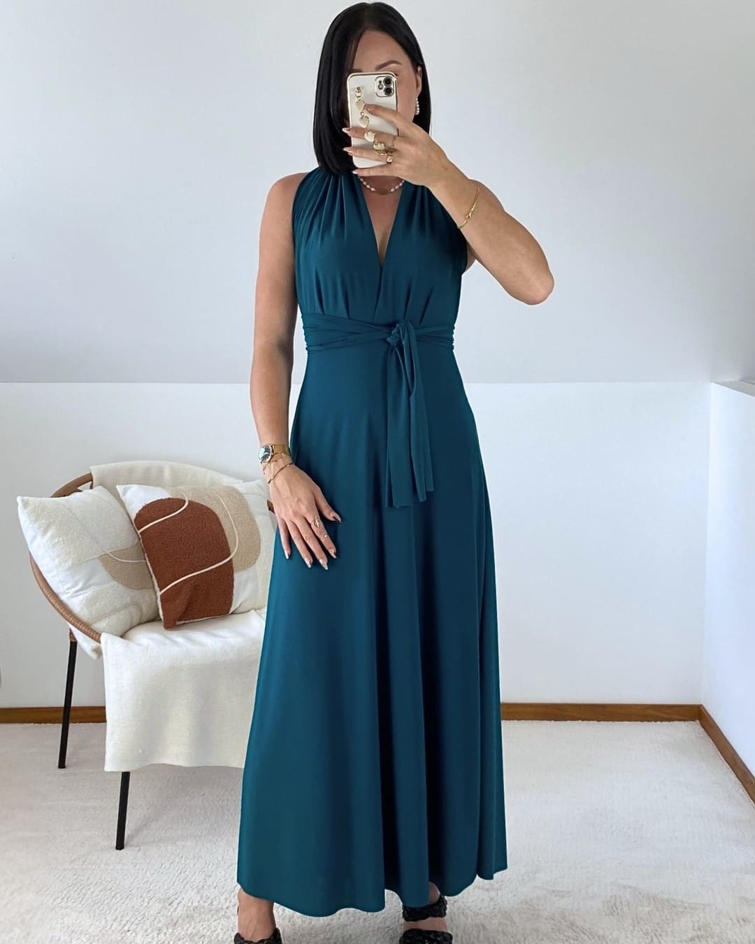 Flowing dress with adjustable straps
