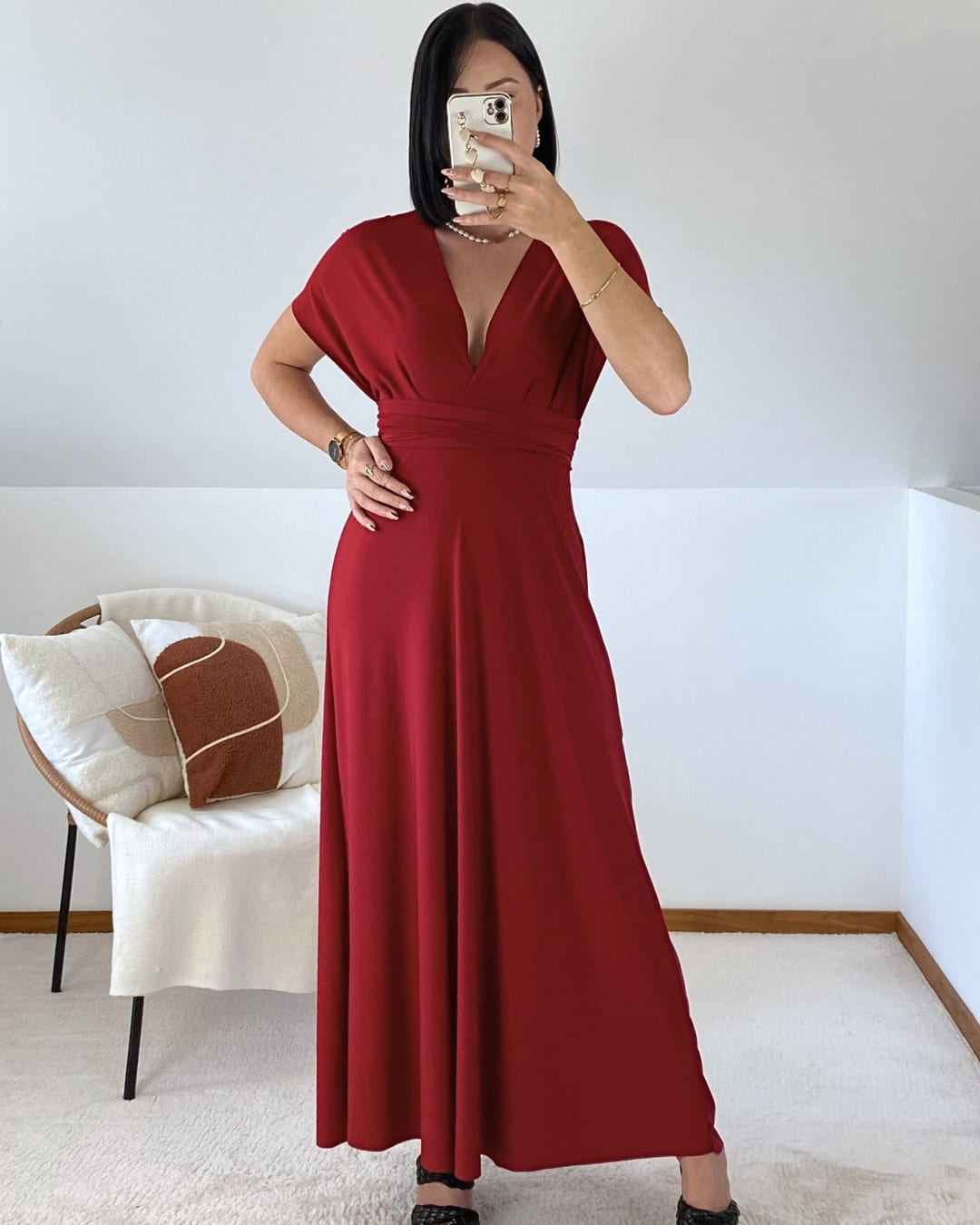 Flowing dress with adjustable straps