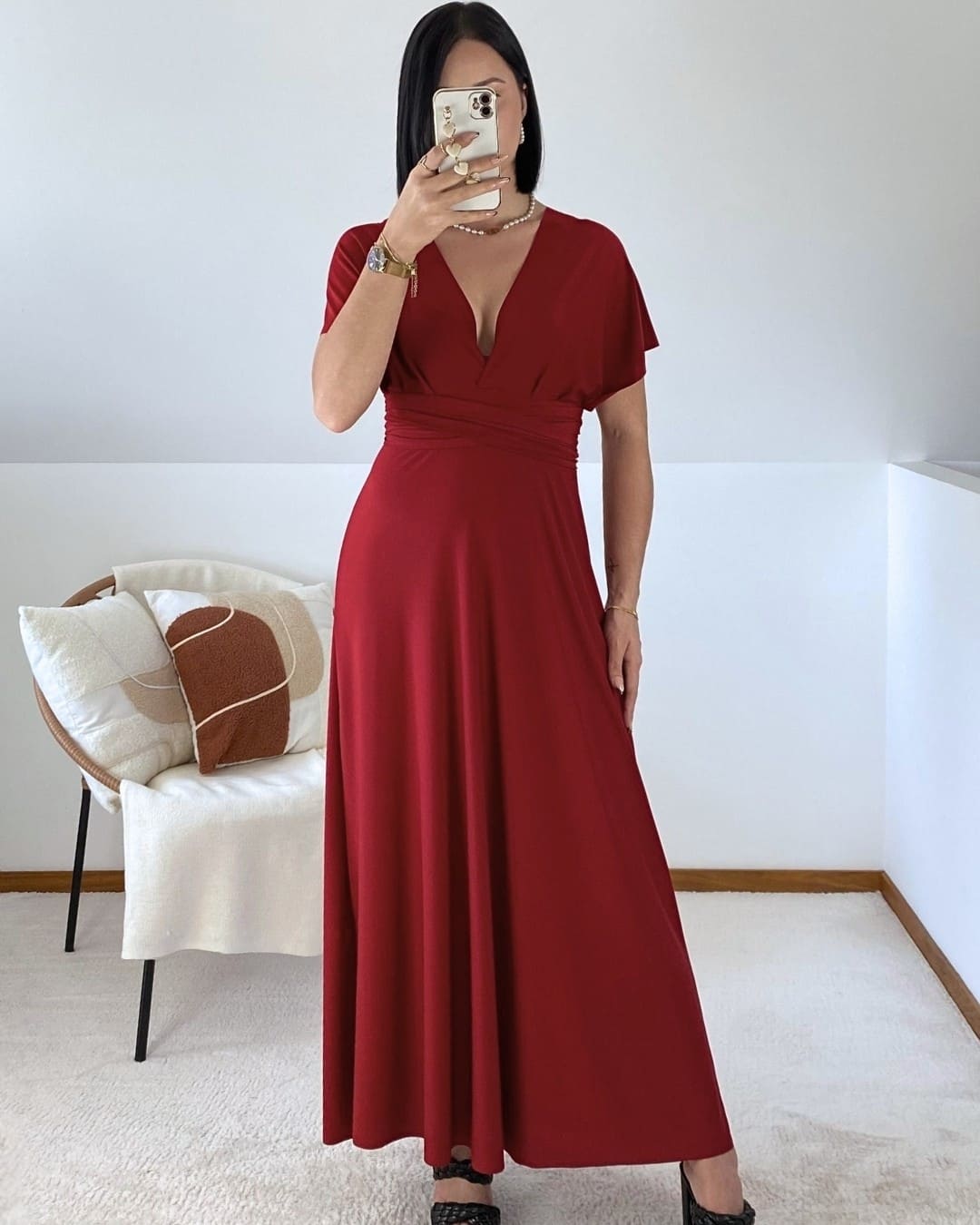 Flowing dress with adjustable straps
