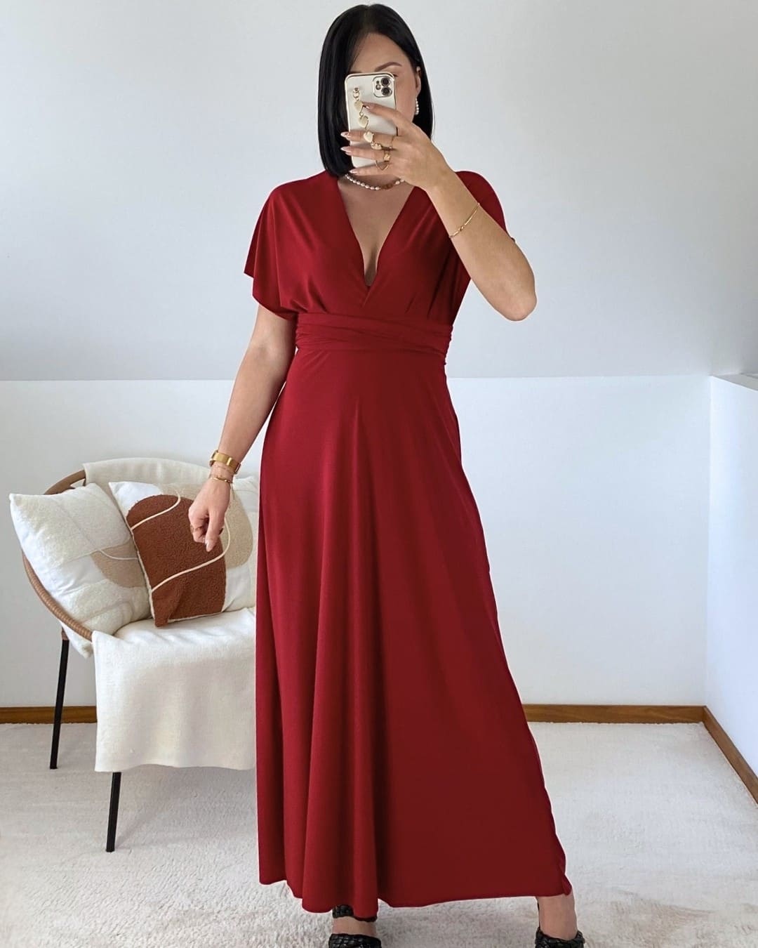 Flowing dress with adjustable straps