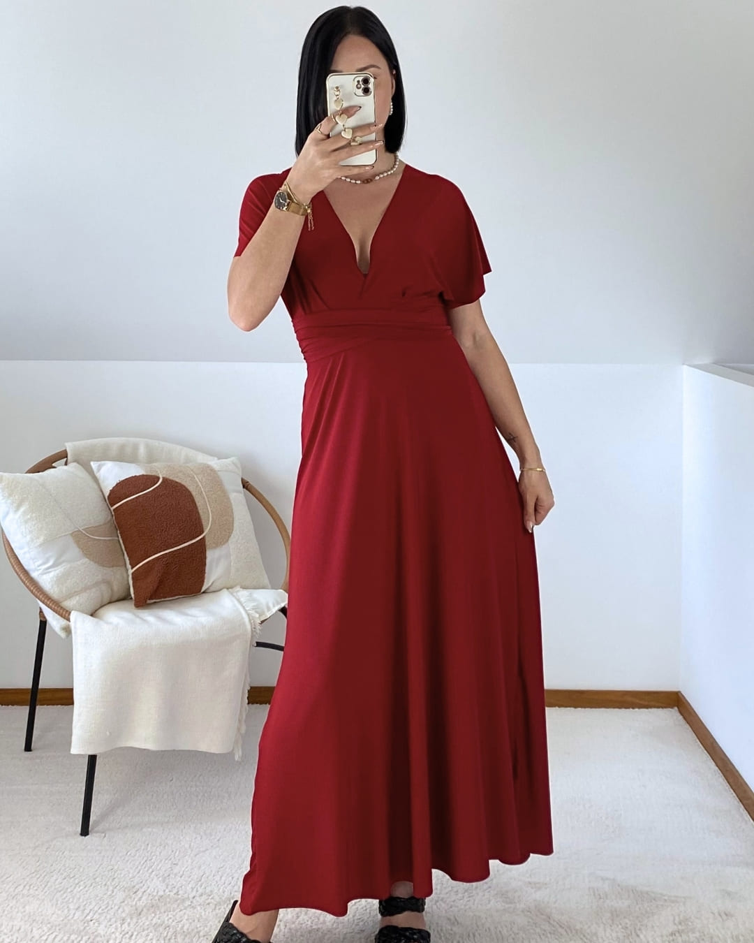 Flowing dress with adjustable straps