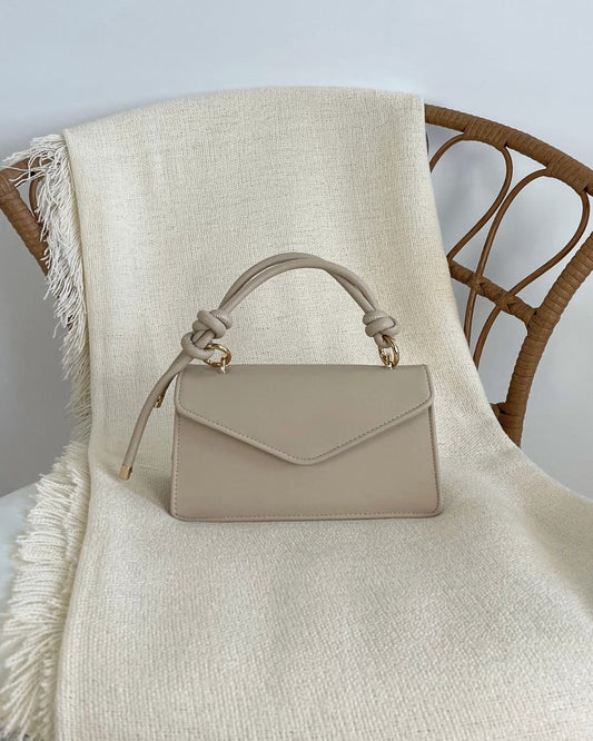 Handbag with knotted drawstring handle