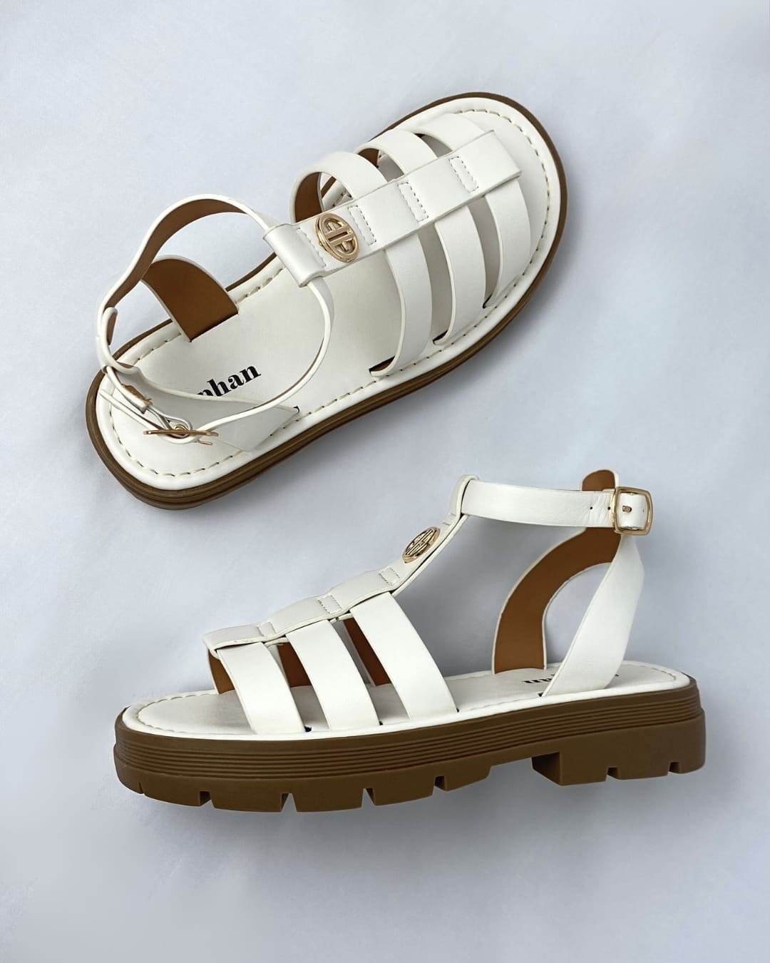 Sandales plates à brides croisées
